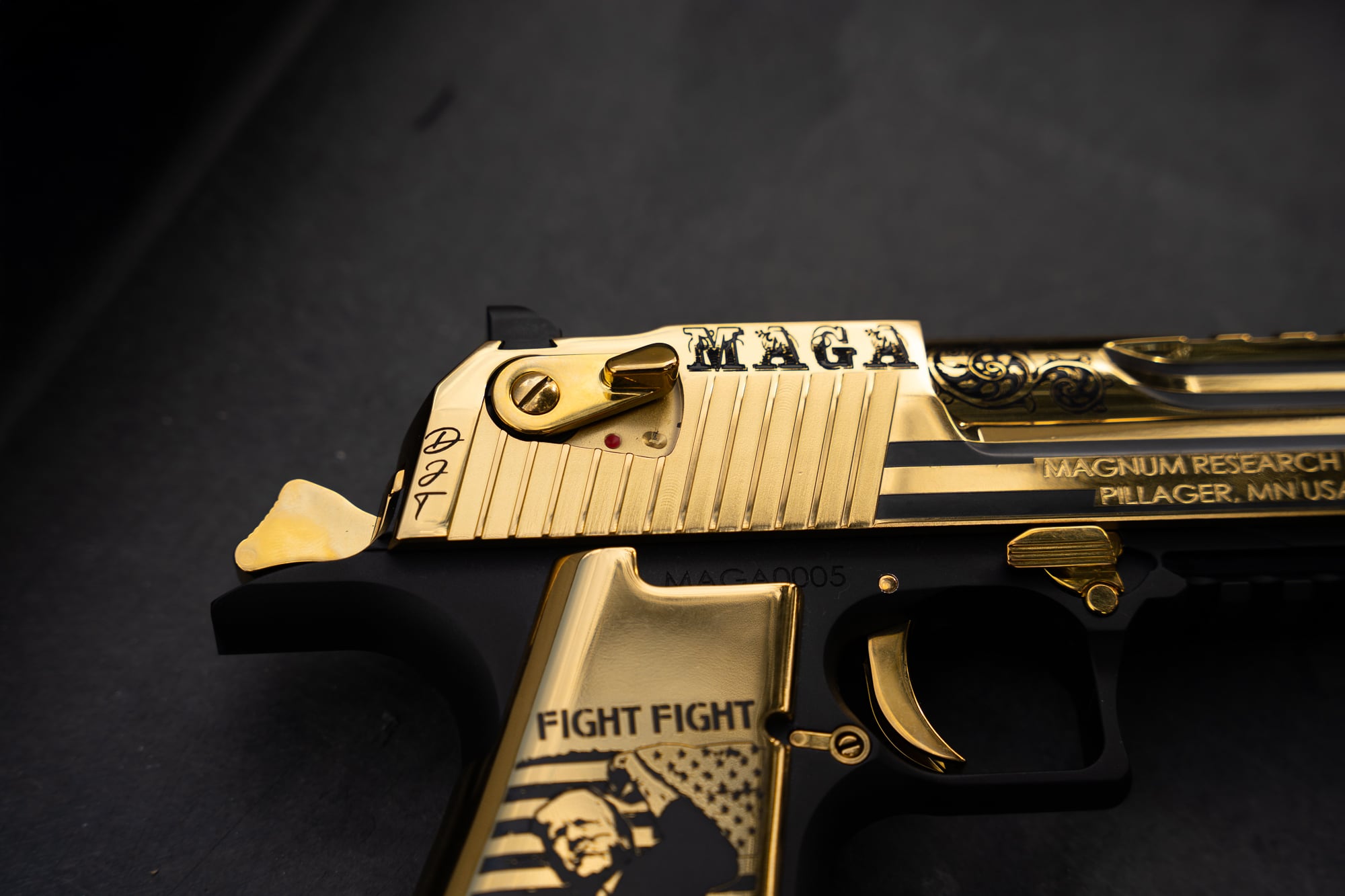 Limited Edition Desert Eagle 50AE TRUMP MAGA 45/47 Gun #005 of 100 MAGA05 - Image 5