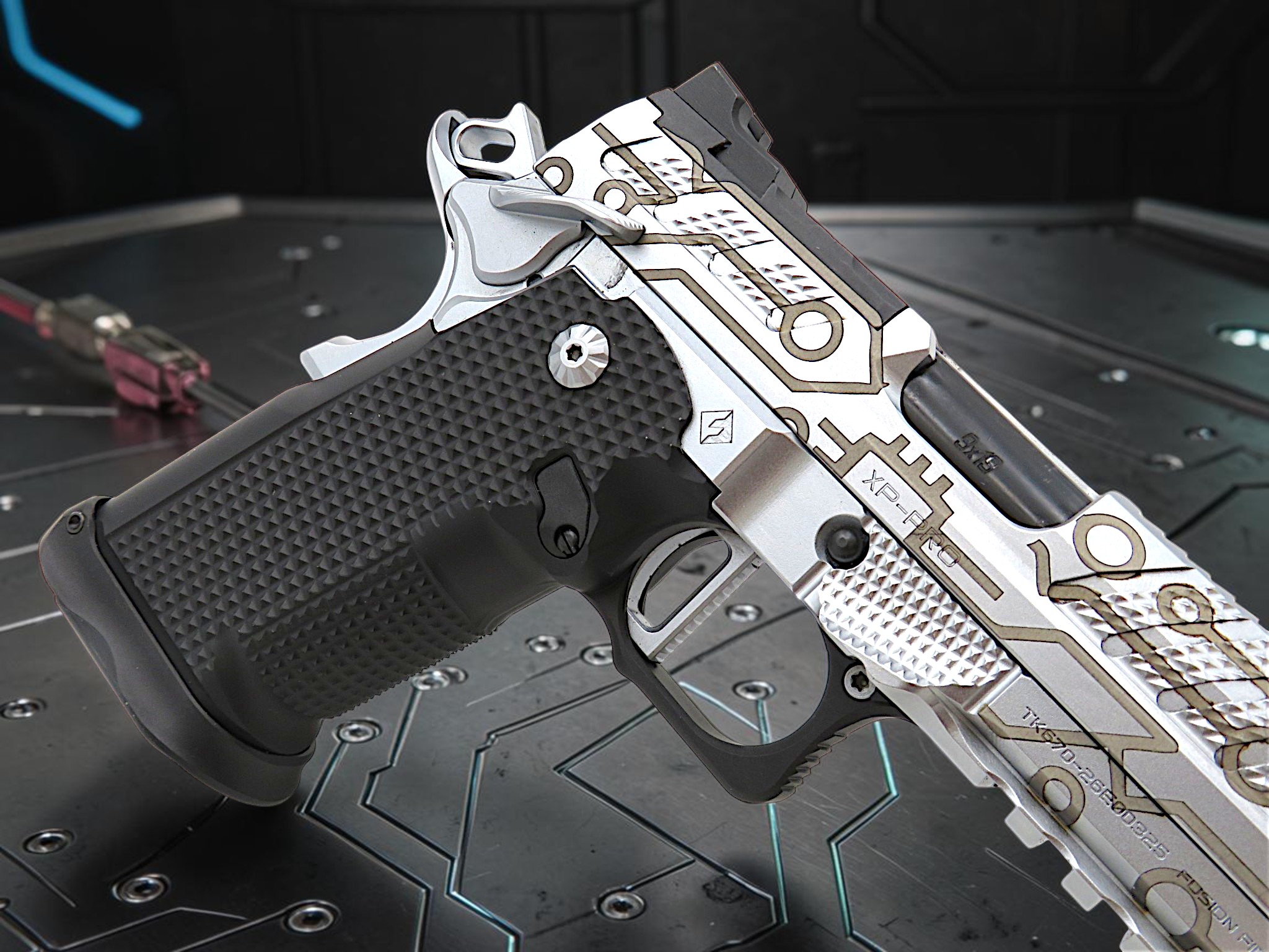 CUSTOM SHOP LIMITED EDITION CYBER ATTACK CHROME EDITION FUSION FIREARMS XP-PRO COMP & PORTED AMBI - Image 6