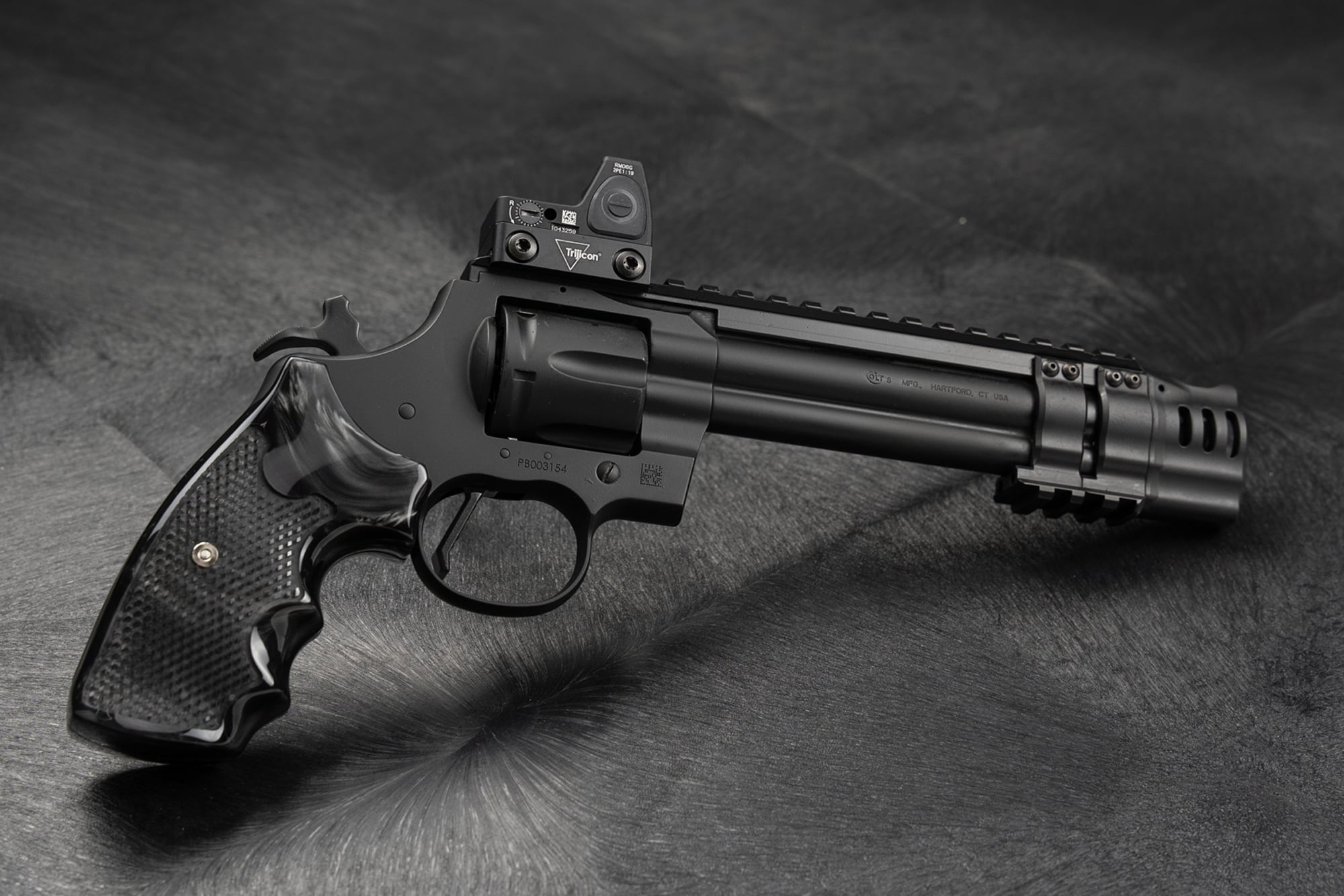 Custom Shop Colt Python 6" Compensated, Pic Rail, RMR Mount, RMR Green Dot, Reactive Maxx Grips - Image 5