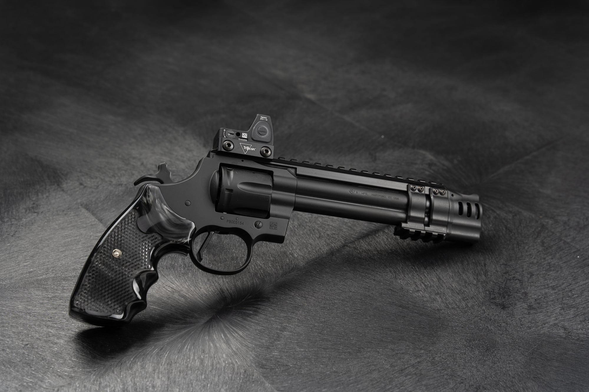 Custom Shop Colt Python 6" Compensated, Pic Rail, RMR Mount, RMR Green Dot, Reactive Maxx Grips - Image 8