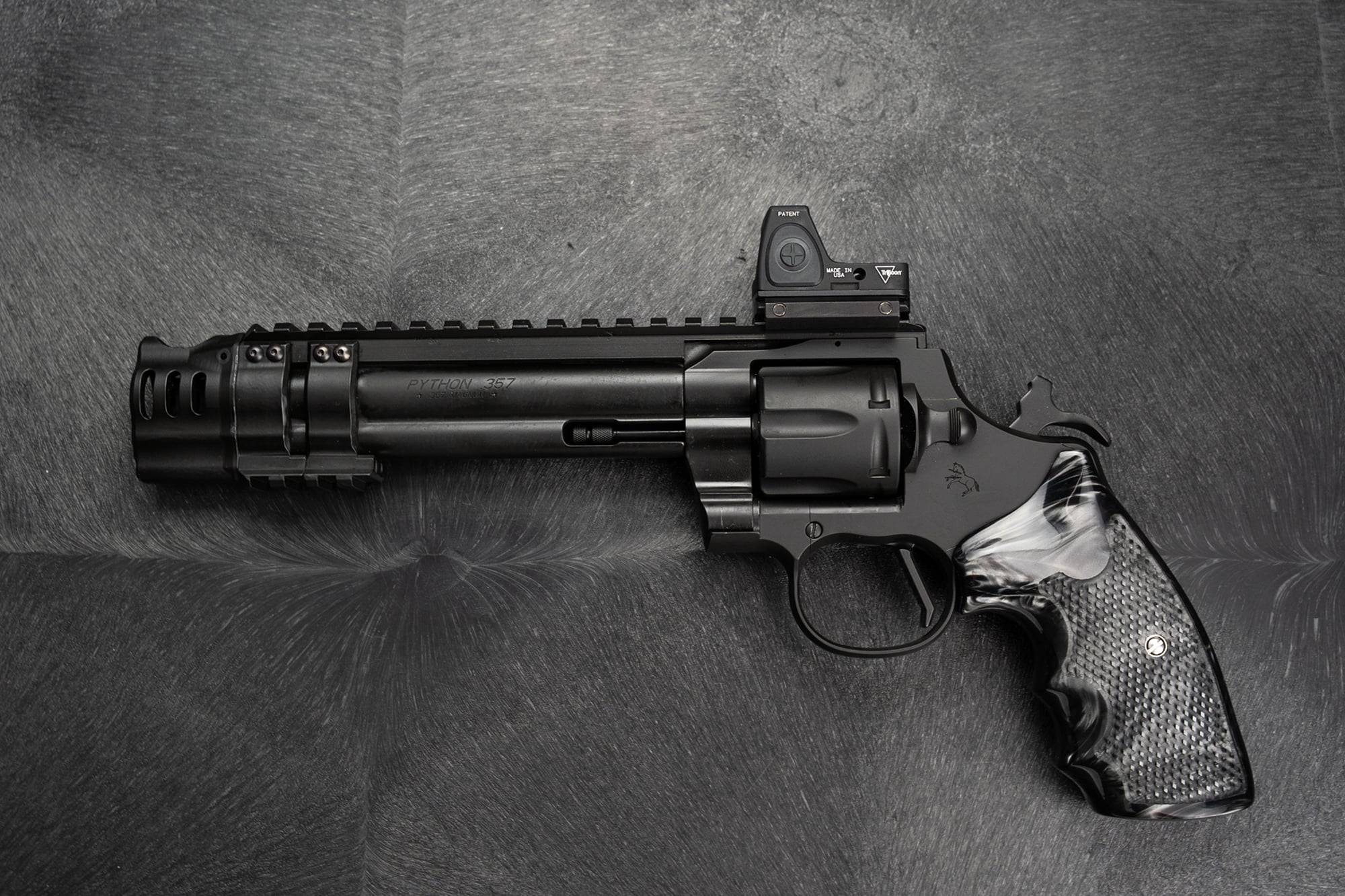 Custom Shop Colt Python 6" Compensated, Pic Rail, RMR Mount, RMR Green Dot, Reactive Maxx Grips - Image 4