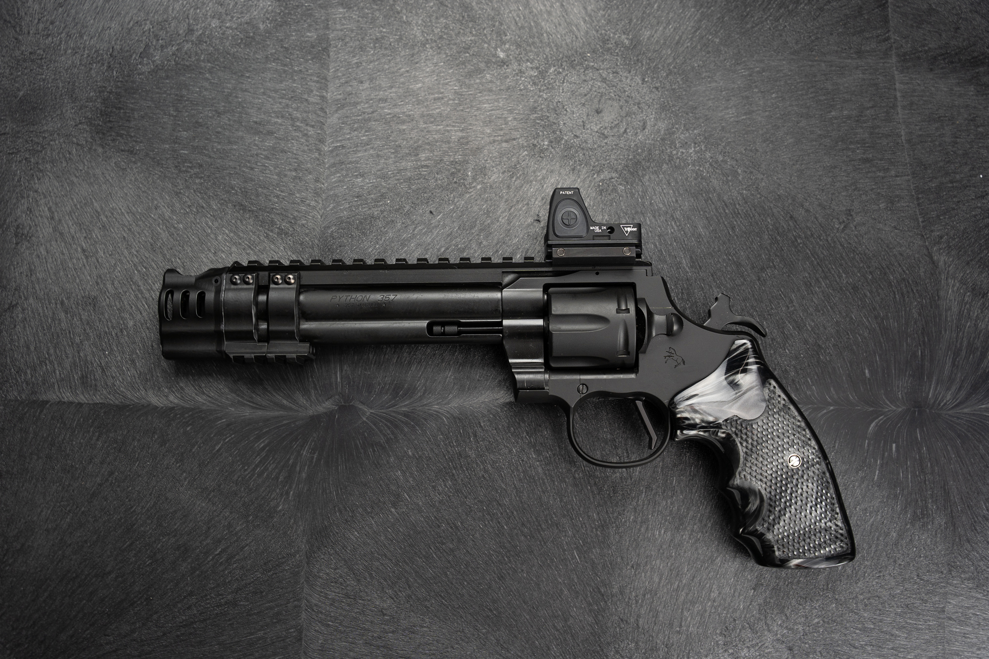 Custom Shop Colt Python 6" Compensated, Pic Rail, RMR Mount, RMR Green Dot, Reactive Maxx Grips - Image 7