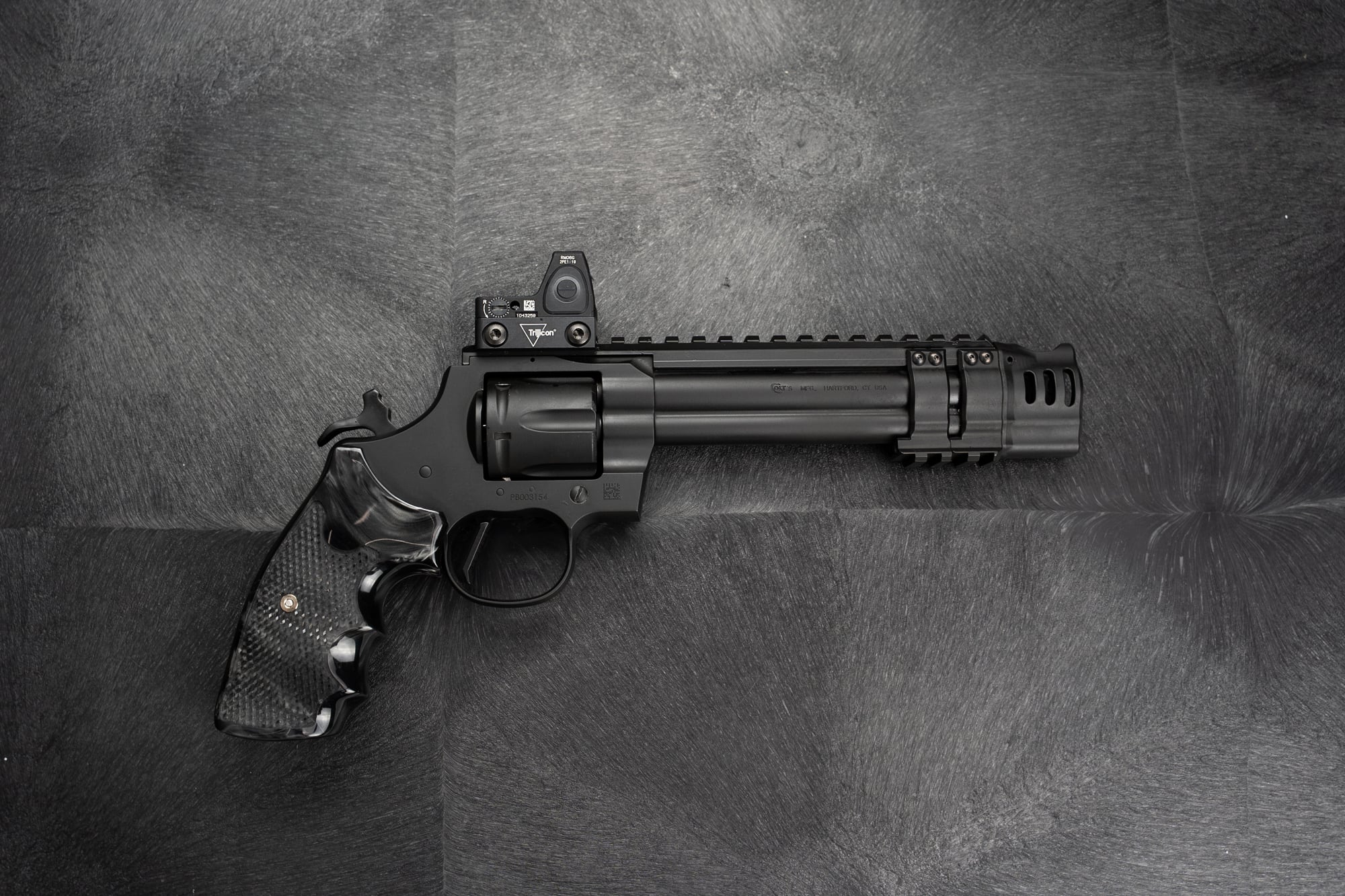 Custom Shop Colt Python 6" Compensated, Pic Rail, RMR Mount, RMR Green Dot, Reactive Maxx Grips - Image 6