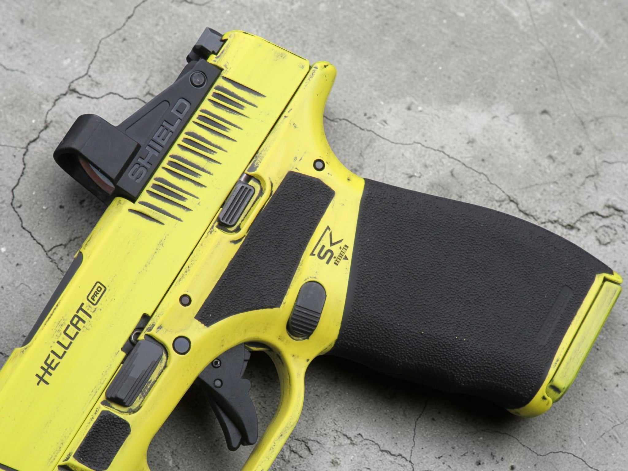 SK Customs Springfield Armory Hellcat Pro OSP Distressed Lemon Zest - Image 5