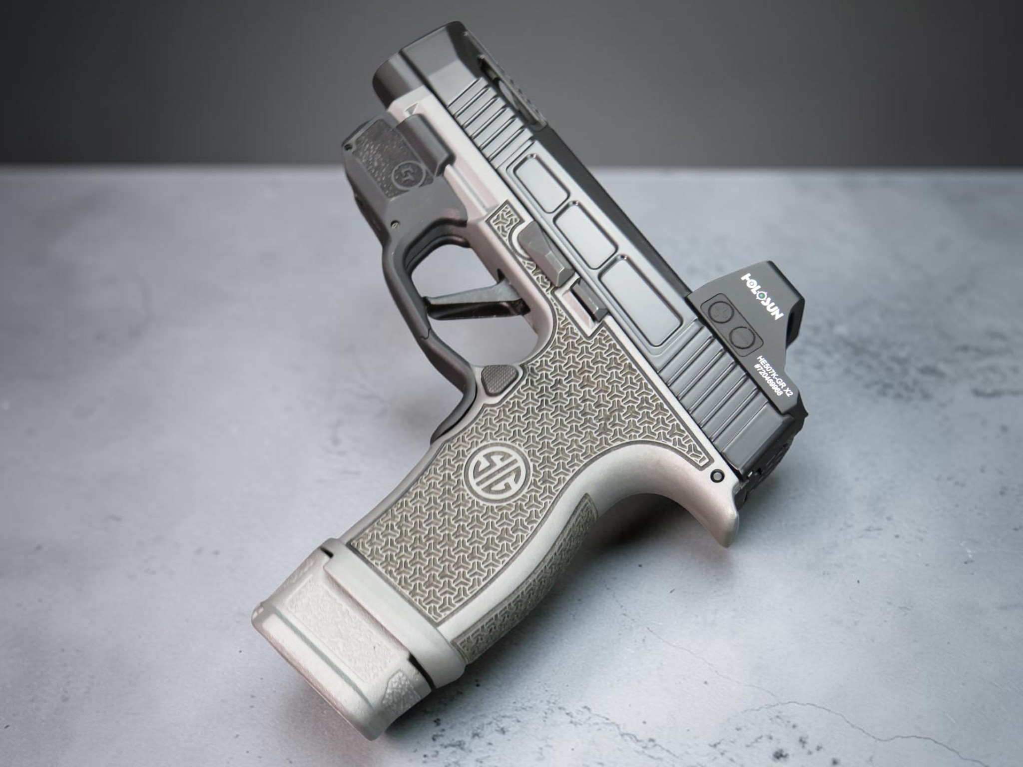 CUSTOM SIG P365XL 9mm Tetris Stipple, Cerakoted, Pic Rail with Optic and Lots of Extras - Image 2