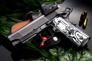 Cabot Guns Damascus Apocolypse Commander 45acp Zebra Carbon Fiber Grips
